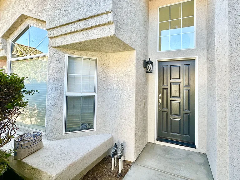 266 Royal Glen Dr — Photo 3