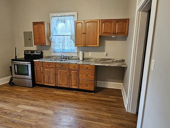 2nd image of 607 W 10th St