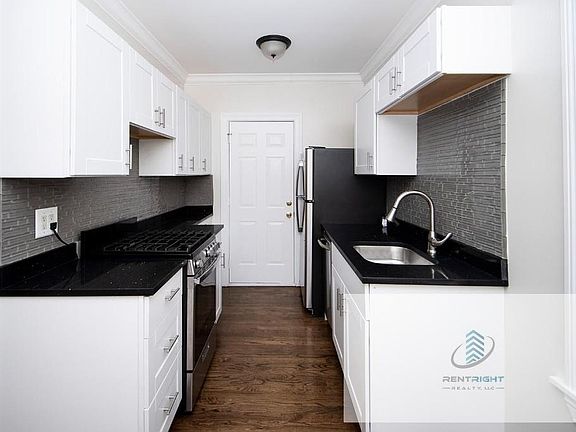 2nd image of 3815-23 N Greenview Ave #3823-3E