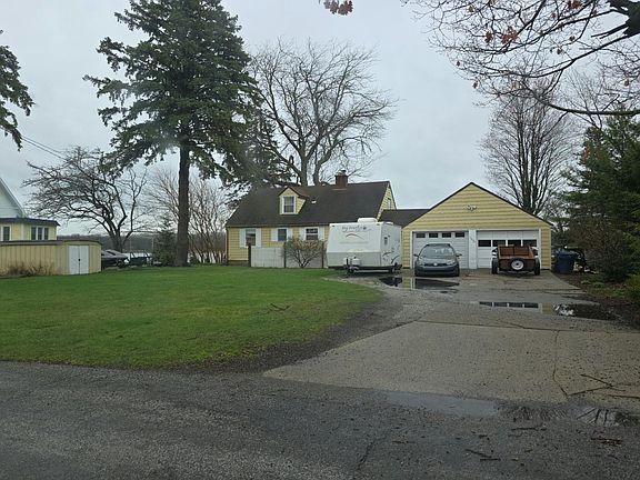 2nd image of 15496 Howard St