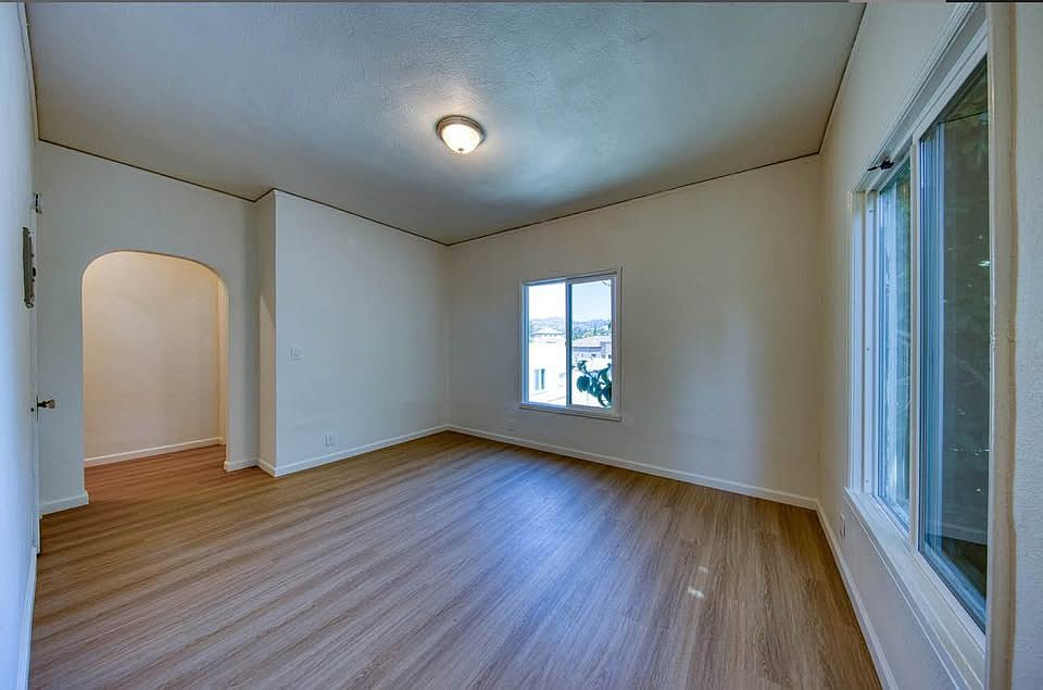 1st image of 2810 Macdonald Ave #2810