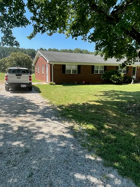 2 bed, $900 — Photo 1