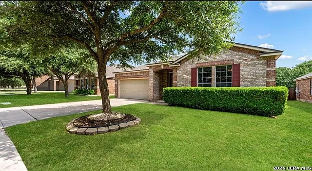 3 bed, 2.0 bath, 2351 sqft, $2,700 — Photo 2