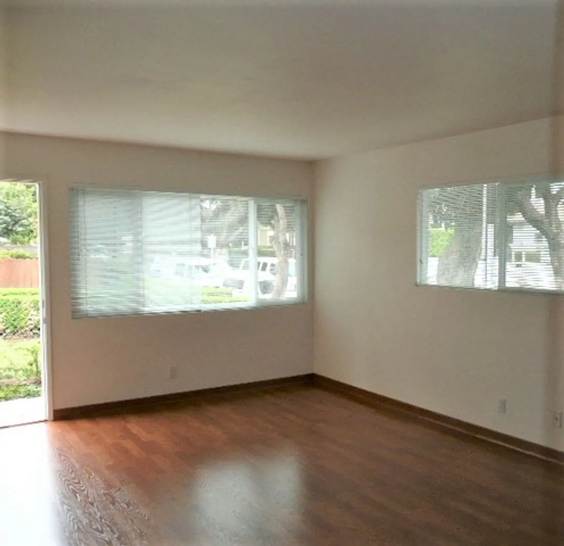 Building Photo - 209 W Haley St