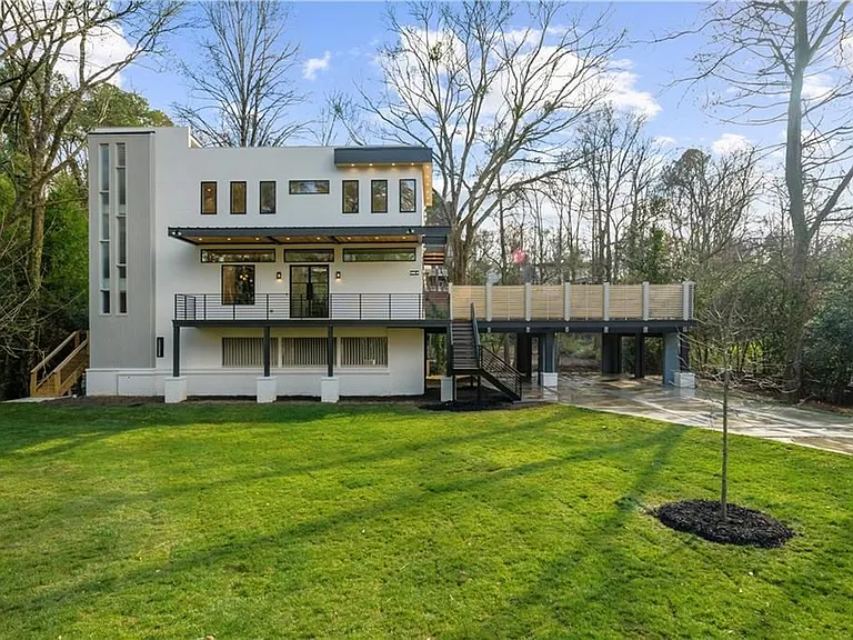 942 Peachtree Battle Cir — Photo 1