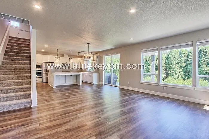 4 bed, 3.0 bath, 2648 sqft, $3,595 — Photo 3