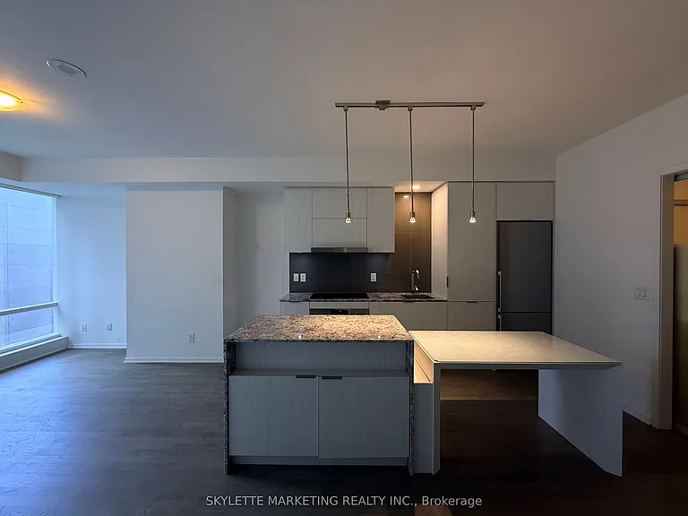 1 Bloor St E #422 — Photo 10