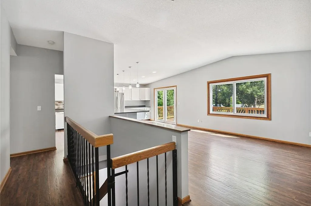 5 bed, 2120 sqft, $2,600 — Photo 3