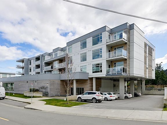 2nd image of 5120 Cordova Bay Rd #301