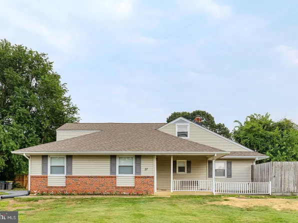 27 Prangs Ln, New Castle, DE 19720