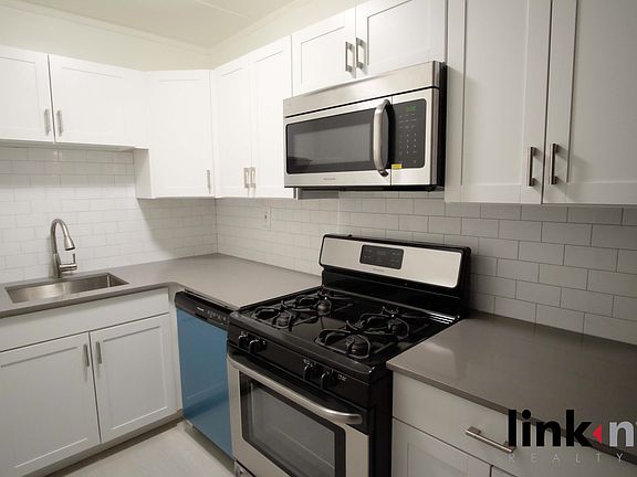 3rd image of 30 Parkway W #2R