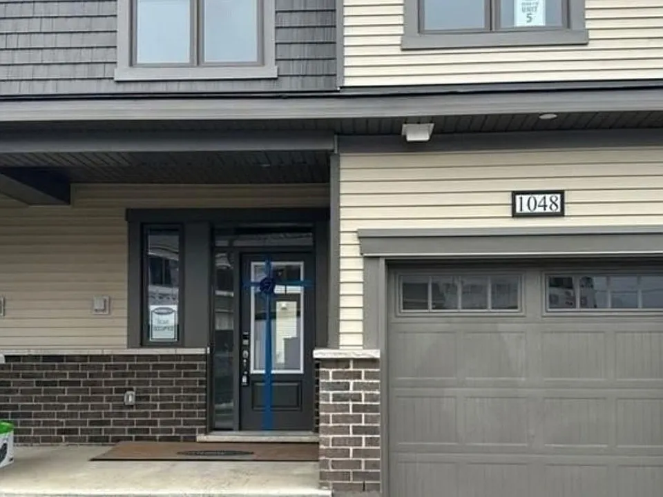 1048 Curraglass Walk