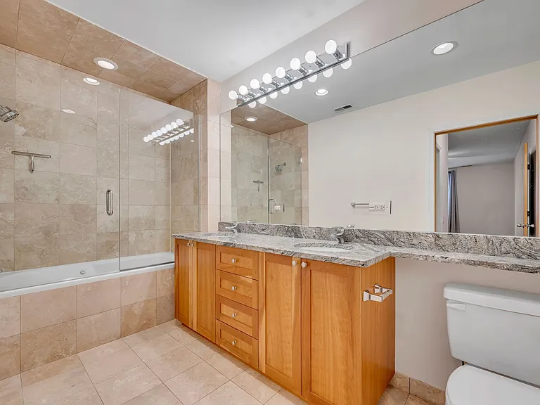 2064 N California Ave #203 — Photo 10