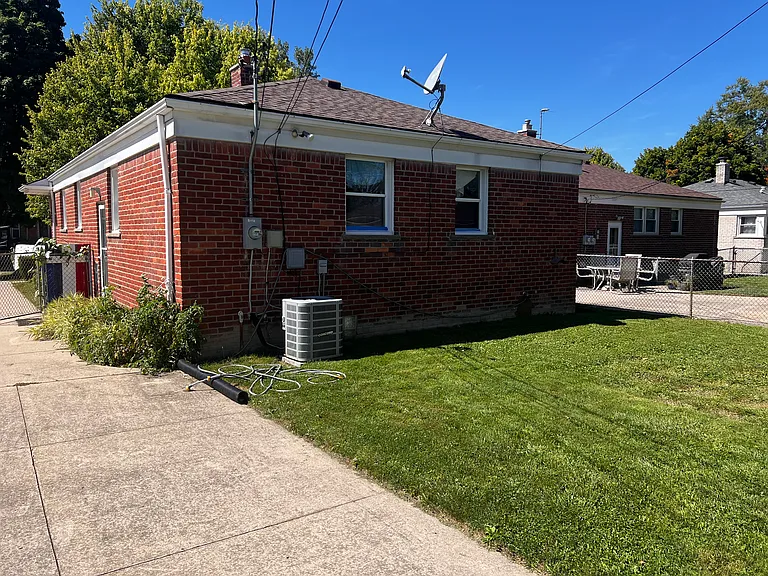 10000 Seltzer St — Photo 3