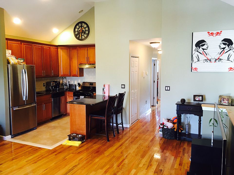 1st image of 203 Bay 8 St #3B