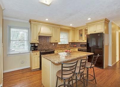 5th image of 33 Lolly Ln