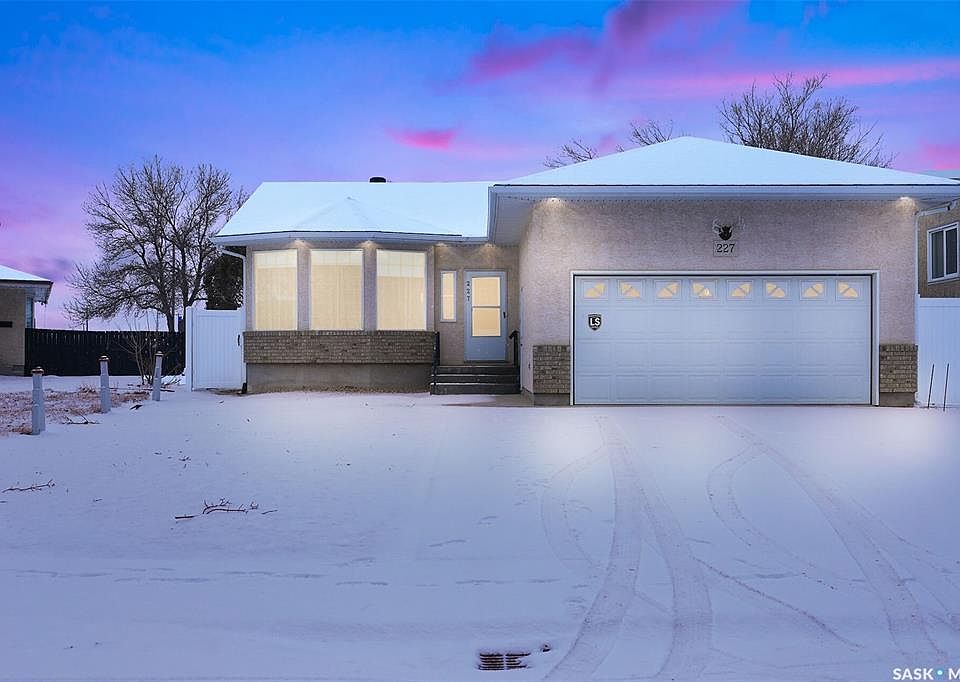 1st image of 227 Rothwell CRESCENT