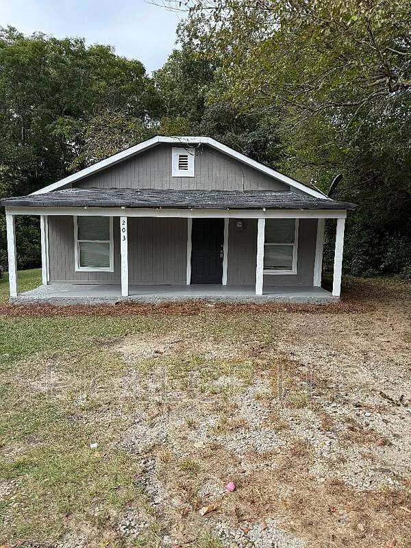3 bed, 1.0 bath, 973 sqft, $1,125 — Photo 1