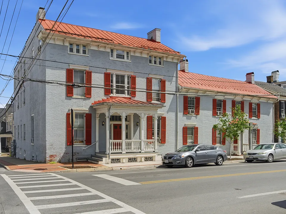 142 N Washington St #8