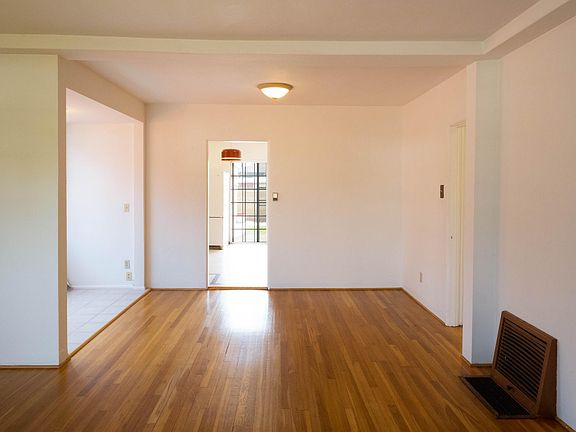 4th image of 12618 Gilmore Ave