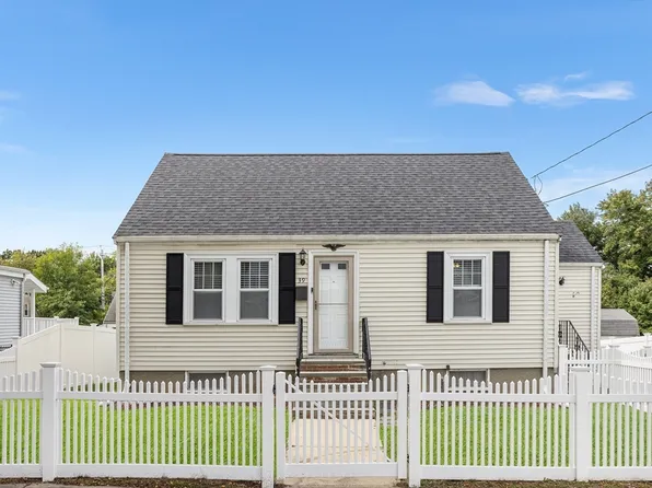 39 Badger Rd, Hyde Park, MA 02136