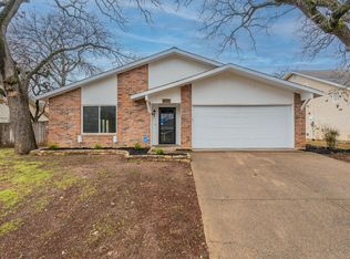 3221 Scenic Hills Dr, Bedford, TX 76021