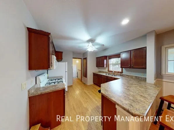 2418 S Glendale Ave, Sioux Falls, SD 57105