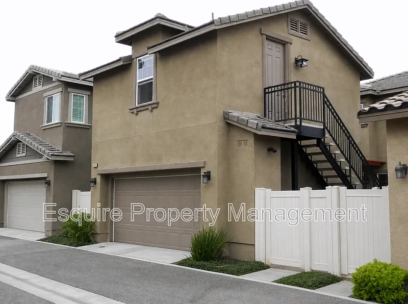 Studio, 1.0 bath, 450 sqft, $1,895 — Photo 1