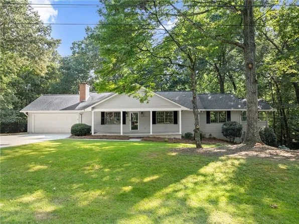 2760 Quillians Dr, Gainesville, GA 30506