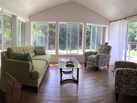 3-seasons room