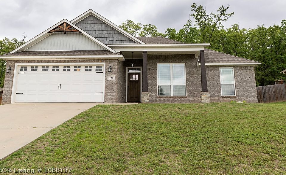 1st image of 706 Live Oak Dr