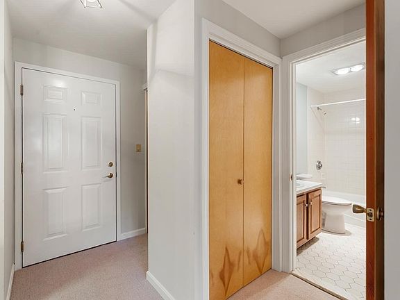 5th image of 400 Colonial Dr Unit 21