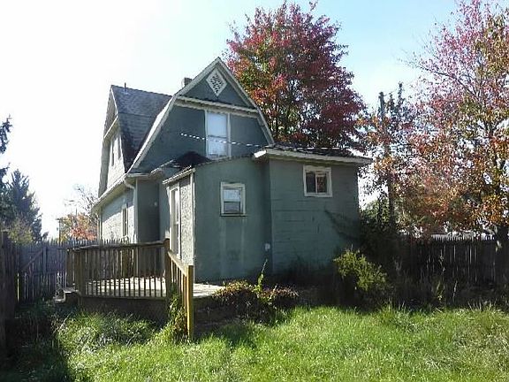 2nd image of 802 E Warren St