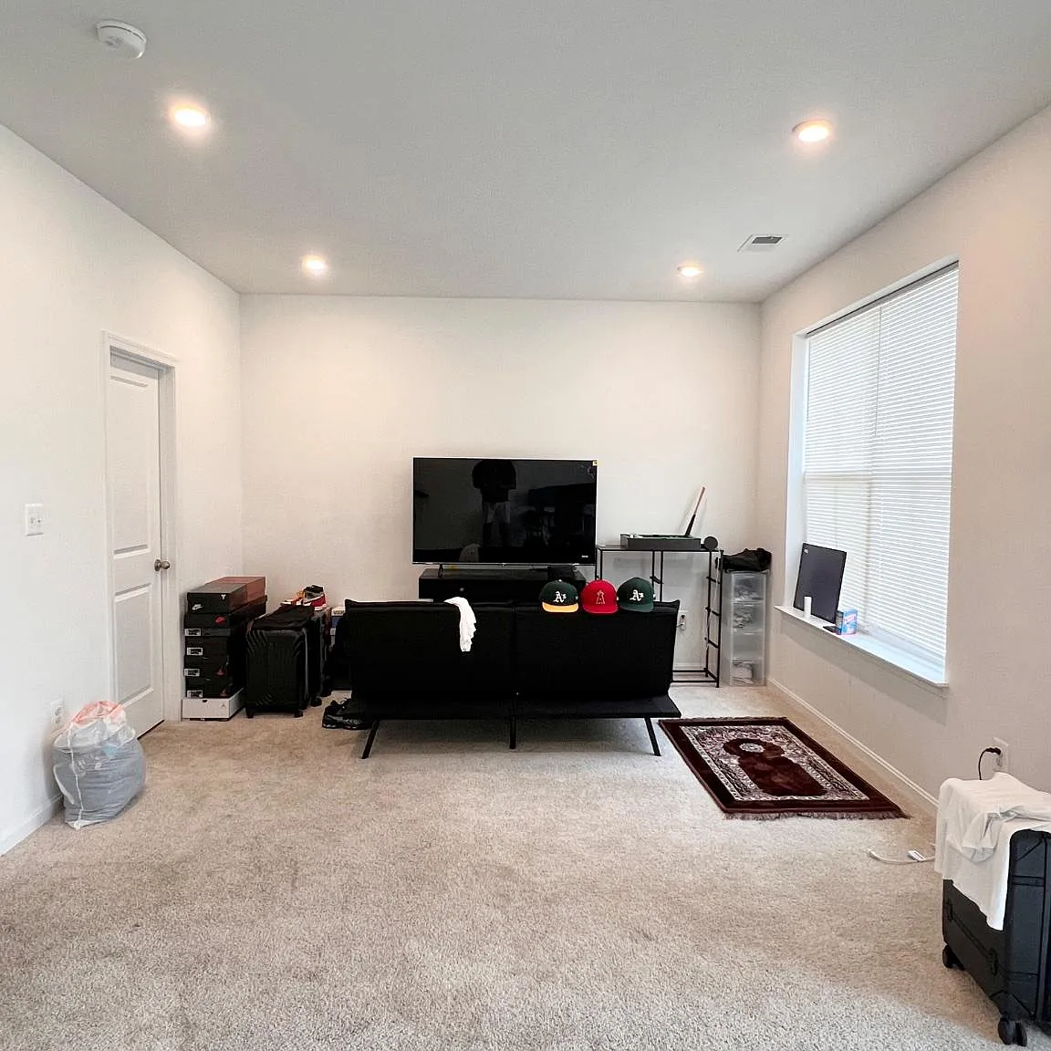 3 bed, 4.0 bath, 2295 sqft, $2,875 — Photo 3