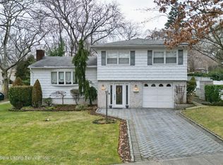 117 Old Town Rd, Staten Island, NY 10304