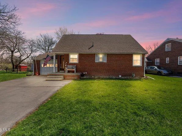 411 Hillside Dr, Rossford, OH 43460