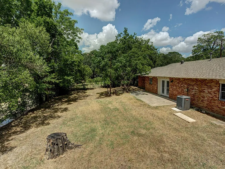 906 Lazy Ln — Photo 20