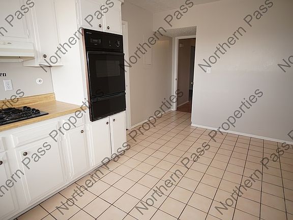 2nd image of 899 Forrest Hills Dr