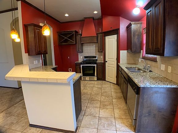 4th image of 16425 Village Green Dr