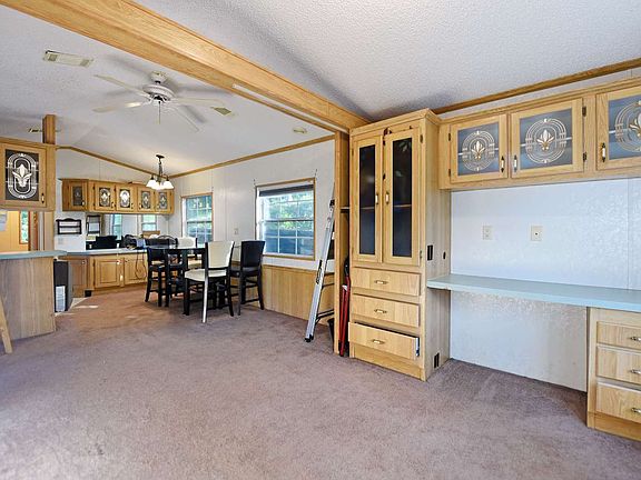 3rd image of 2266 Valley View Dr
