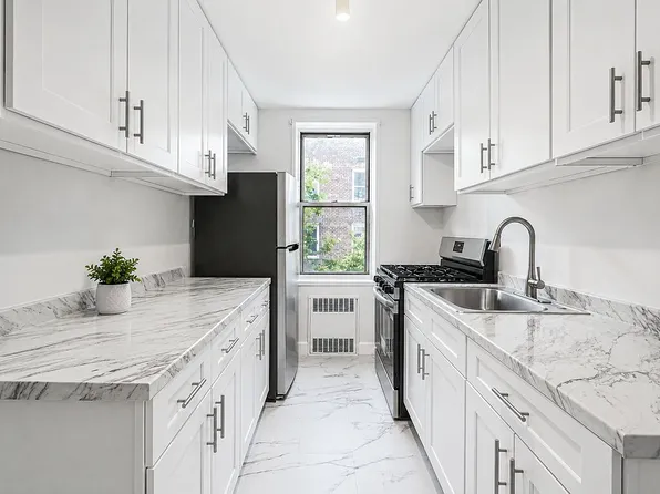 221 McDonald Ave APT 5G, Brooklyn, NY 11218