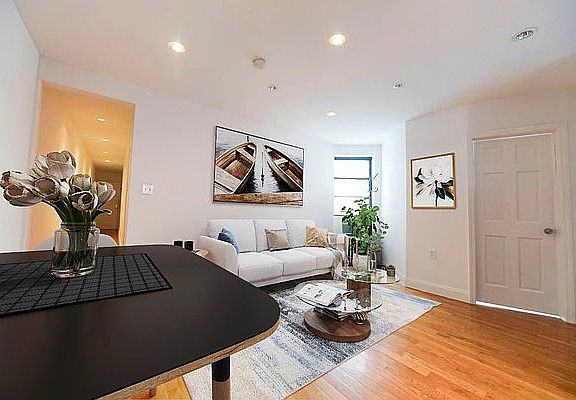 3rd image of 140 Orchard St #25