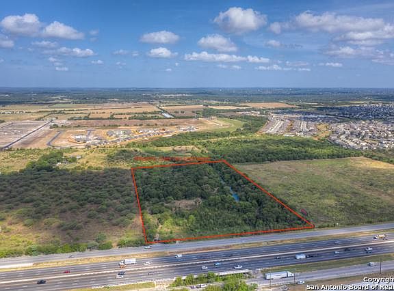 3rd image of 3919 Interstate Highway 35 N