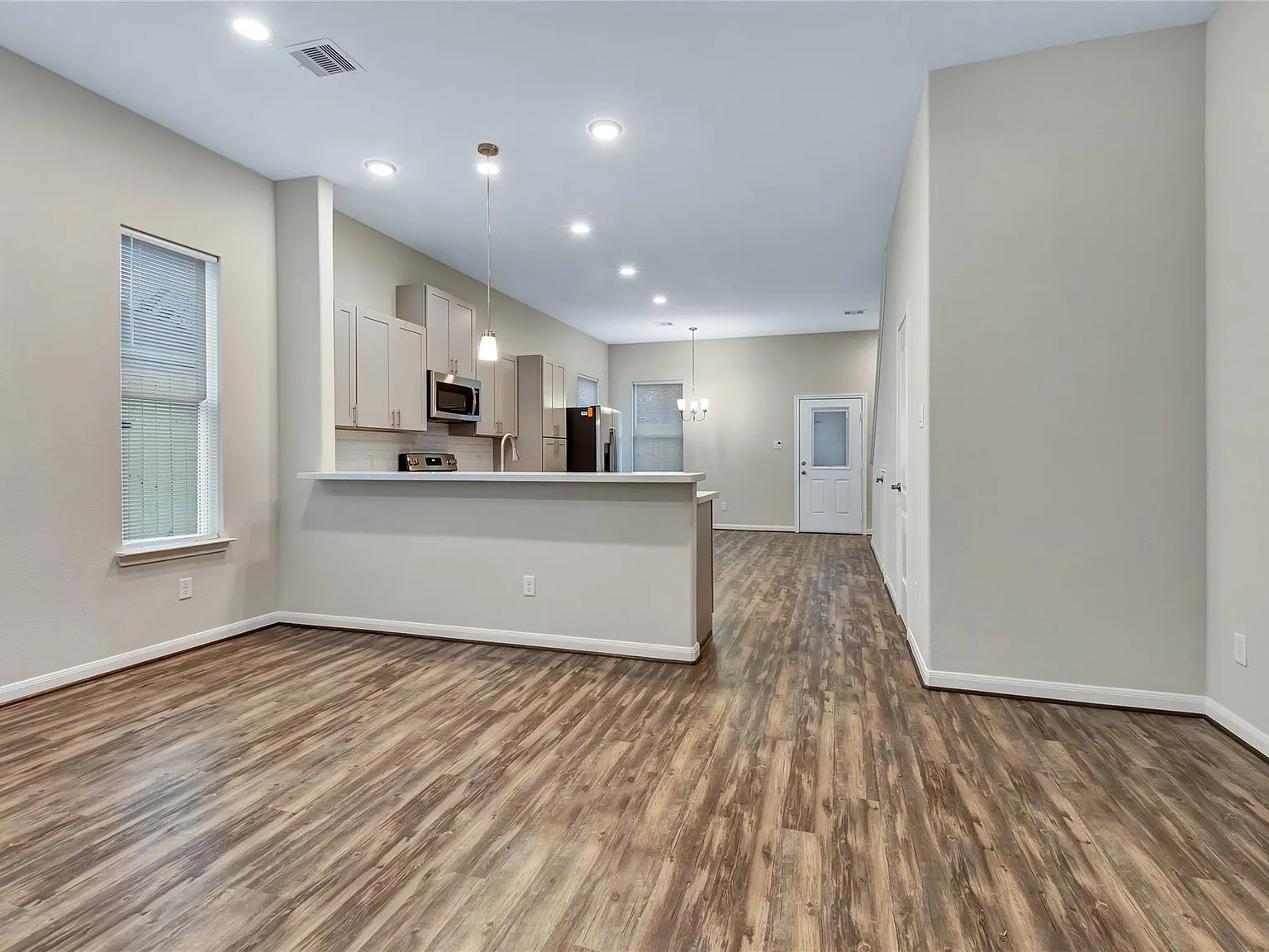 2 bed, 2.5 bath, 1388 sqft, $1,850 — Photo 2