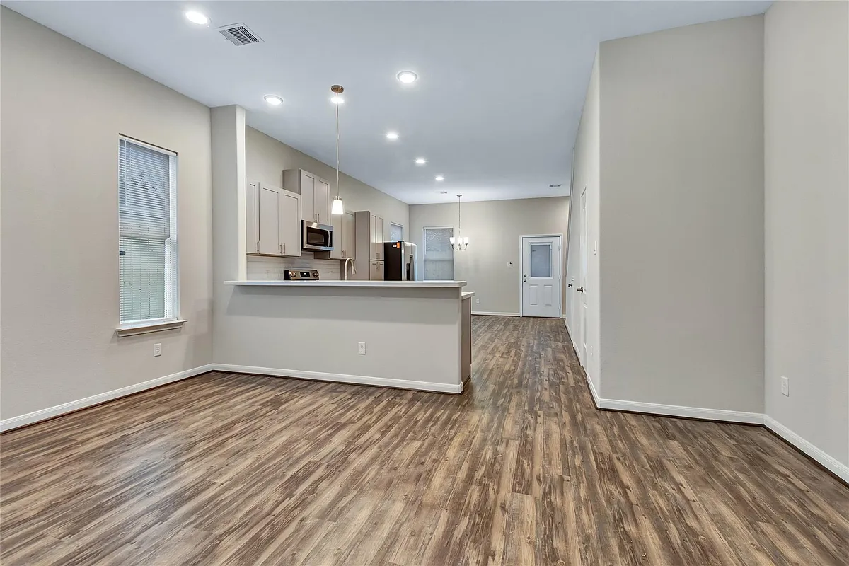 Building Photo - 21 Latham St #D