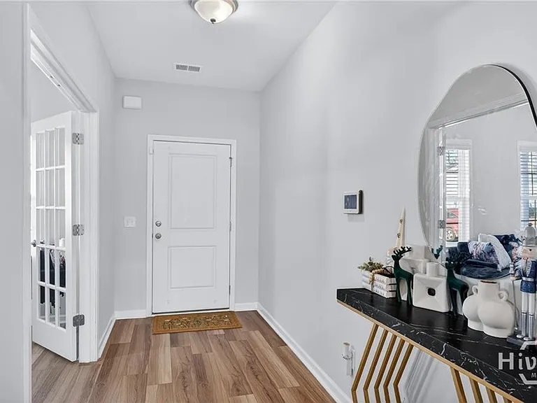 124 Jennie Dr — Photo 4