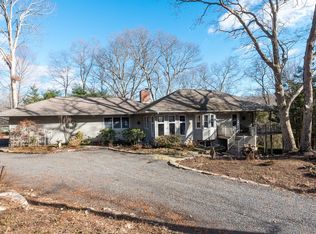 100 River Rd, Essex, CT 06426