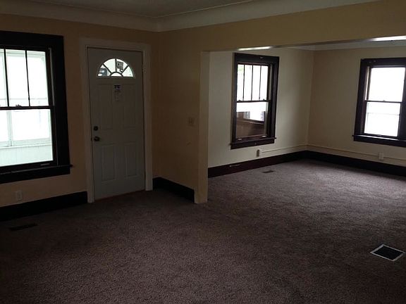 3rd image of 3907 Thomas Ave N