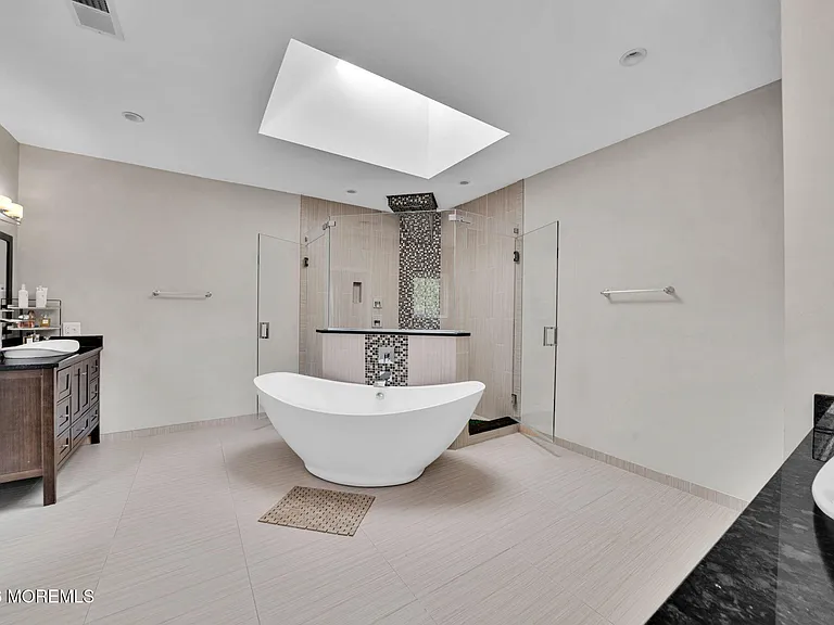 2 Hop Brook Ln — Photo 46