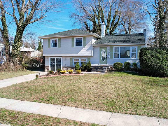 3rd image of 123 Devon Rd